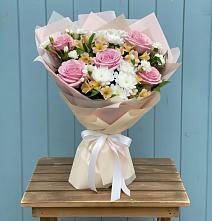 Букет цветов из:  Гвоздики, Орхидеи и Розы в Старотеряево