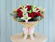 Букет цветов из:  Лилии и Розы в Старотеряево
