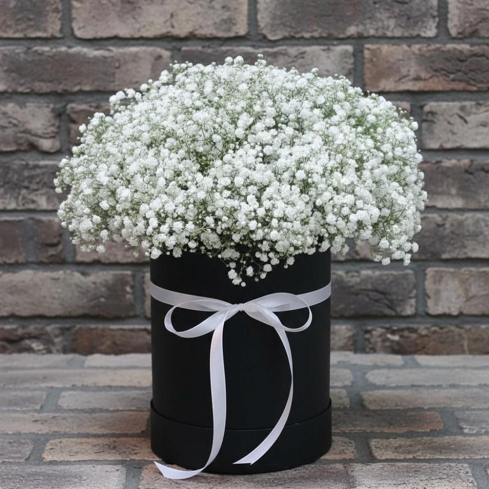 Цветочная композиция из Гипсофила в шляпной коробке в Старотеряево