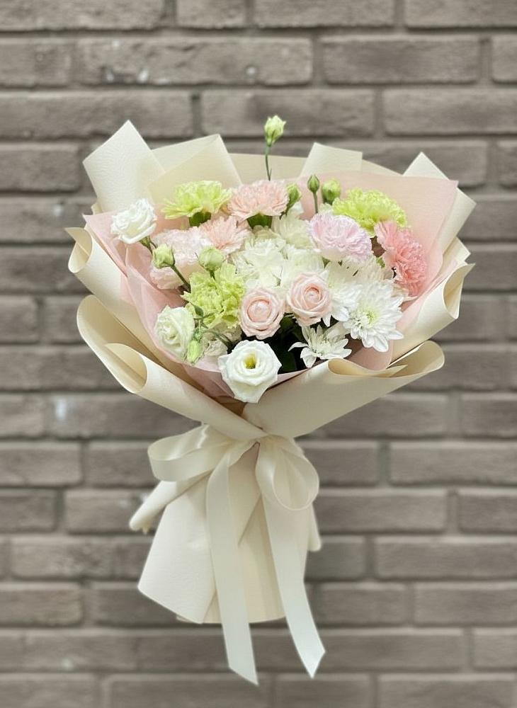 Букет цветов из: Гвоздики, Розы, Лизиантусы и Хризантемы в Старотеряево