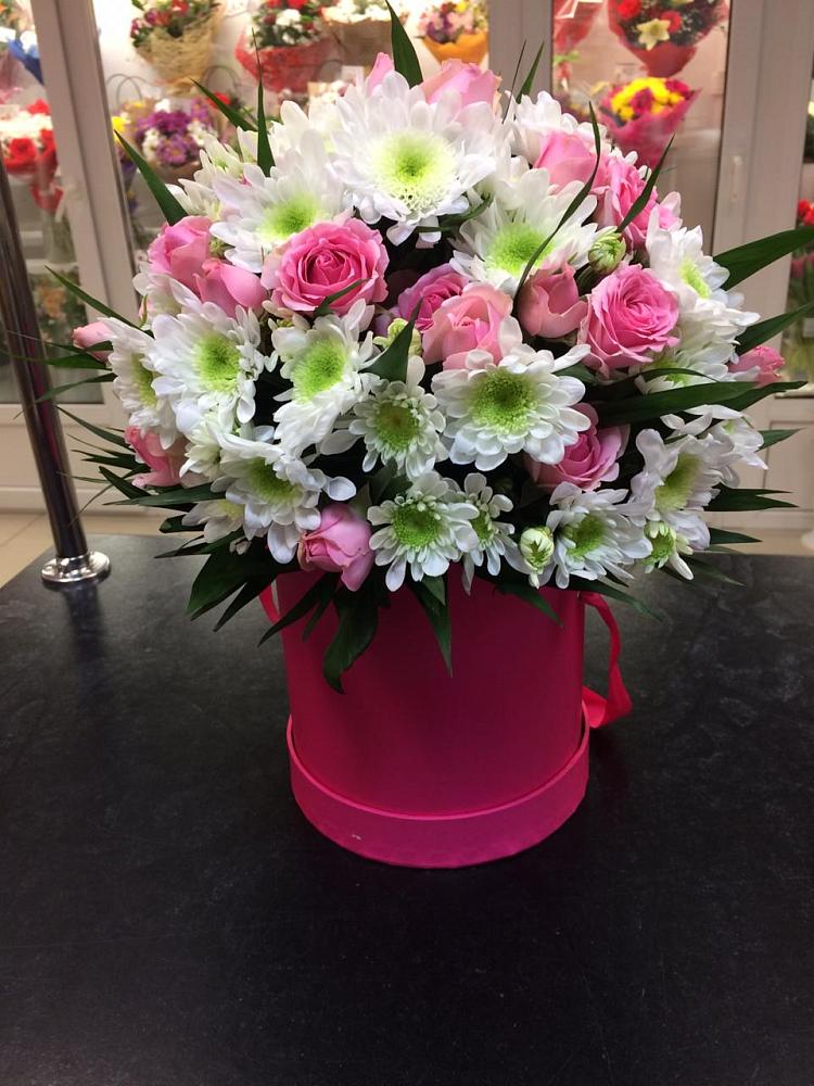 Цветочная композиция из Розы и Хризантемы в шляпной коробке в Старотеряево