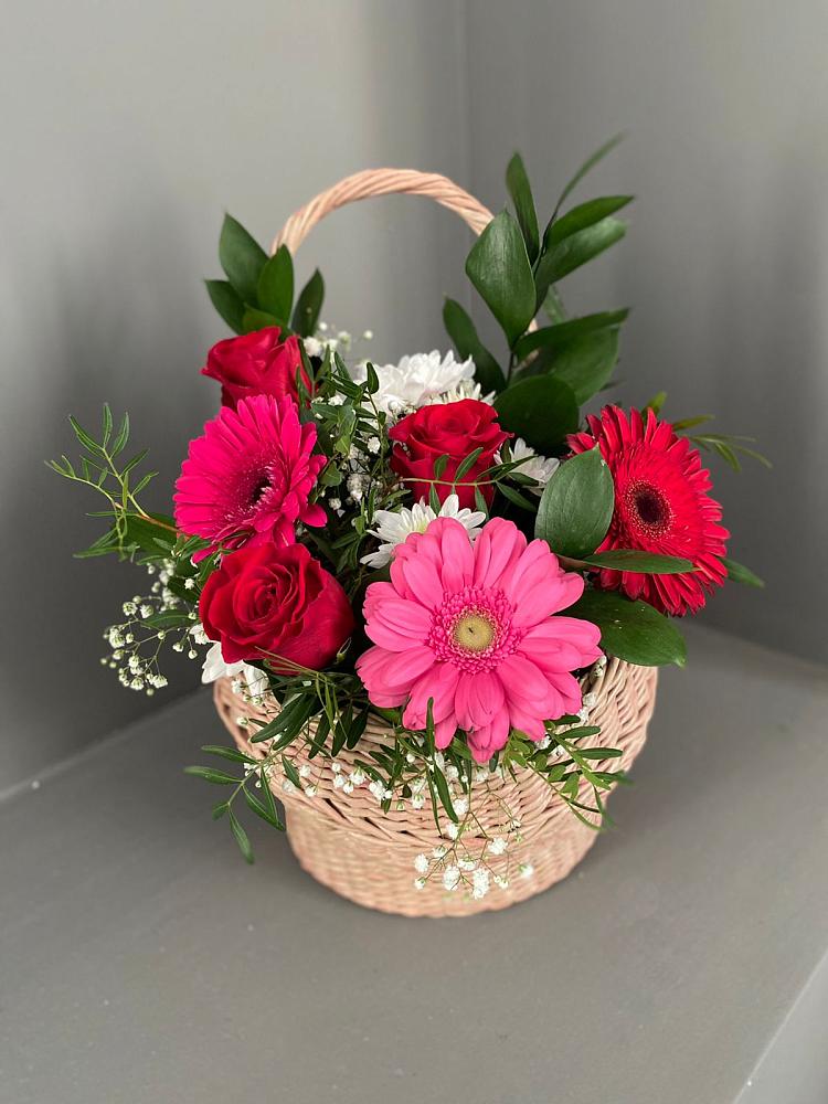 Цветочная композиция из Розы, Хризантемы и Герберы в корзине в Старотеряево