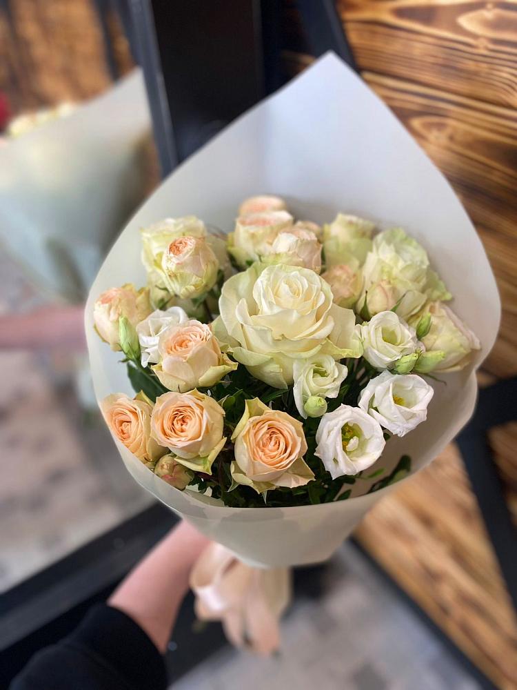 Букет цветов из: Розы и Лизиантусы в Старотеряево